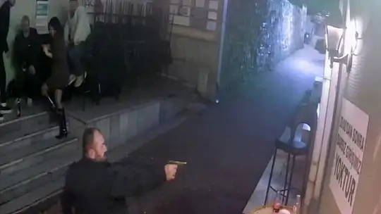 Eğlence mekanına silahlı saldırı: 2 yaralı