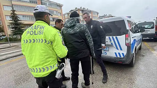 Ehliyeti iptal edilen sürücü yaşlı kadına çarptı