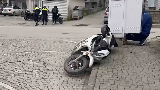 Hırsını motosikletten çıkardı