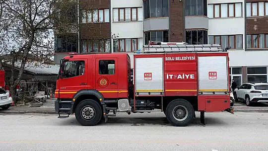 Elektrikli araçtan dumanlar yükseldi, nedeni bulunamayınca çekiciyle götürüldü