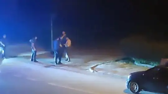 Elinde bıçakla sokak ortasında bağırdı: