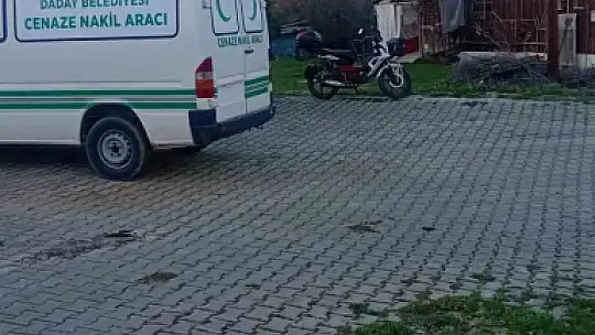 Emekli öğretmen evinde ölü bulundu