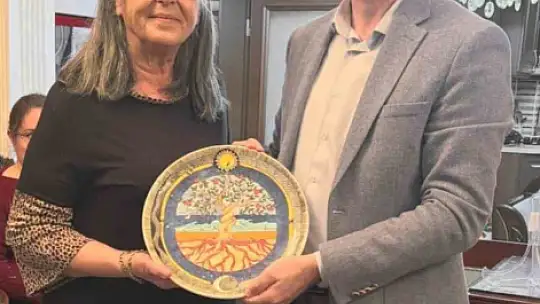Emekli öğretmen ve hayırsevere kadınlar gününde anlamlı ziyaret