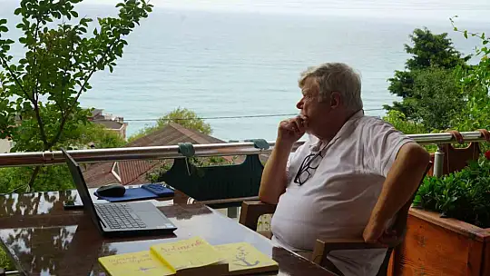 Emekli oldu, devlet tecrübesini kitaplara yazdı