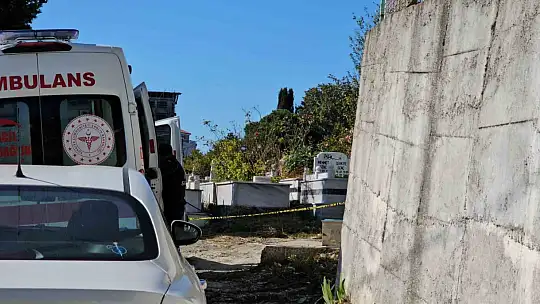 Emekli polis memuru mezarlıkta ölü bulundu