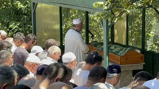 Engelli kızını boğulmaktan kurtaran baba defnedildi