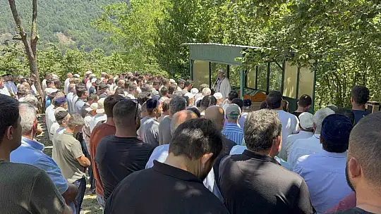 Engelli kızını boğulmaktan kurtaran baba defnedildi