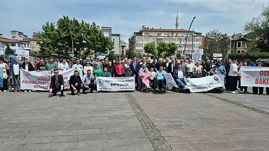 Engellilerin yürüyüşü down sendromlu Deha'nın telsiz anonsuyla başladı
