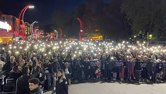 Binlerce insan şenliğe akın etti