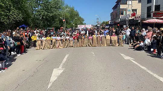 Binlerce insan şenliğe akın etti