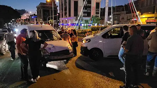 Ereğli'de iki hafif ticari araç çarpıştı, 7 kişi yaralandı