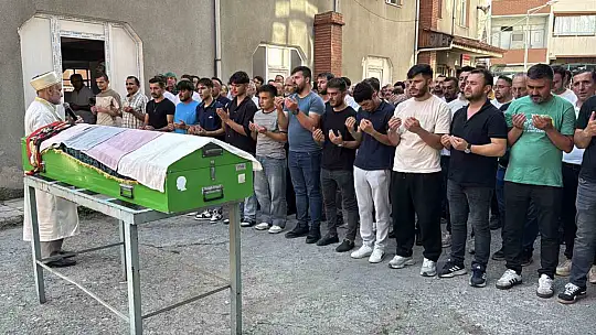 Eşi tarafından öldürülen 3 çocuk annesi kadın toprağa verildi