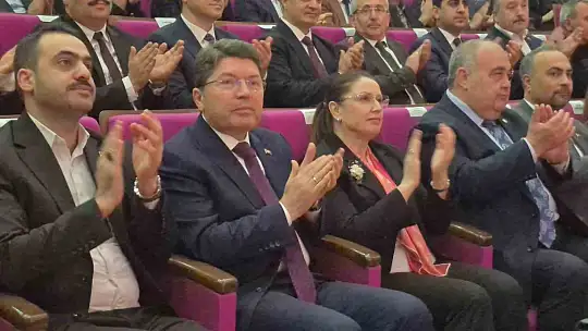 Gençlere seslendi: 'Kendinize güvenin'