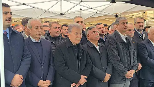 Eski TBMM Başkanı Mehmet Ali Şahin'in babası toprağa verildi