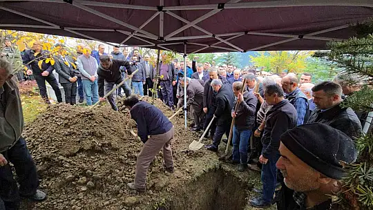 Eski TBMM Başkanı Mehmet Ali Şahin'in babası toprağa verildi
