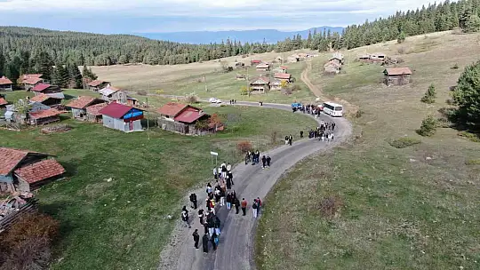 Eşsiz manzaraya sahip yaylada Cumhuriyet Bayramı coşkusu