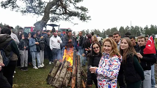 Eşsiz manzaraya sahip yaylada Cumhuriyet Bayramı coşkusu
