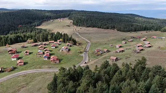 Eşsiz manzaraya sahip yaylada Cumhuriyet Bayramı coşkusu