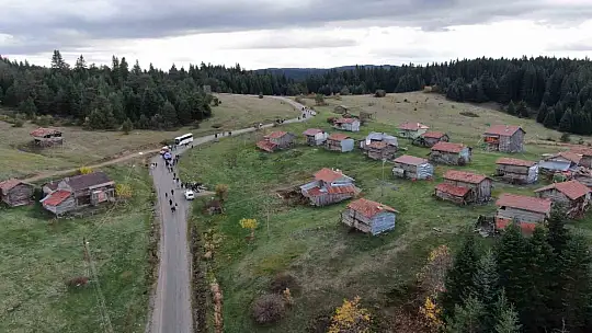 Eşsiz manzaraya sahip yaylada Cumhuriyet Bayramı coşkusu