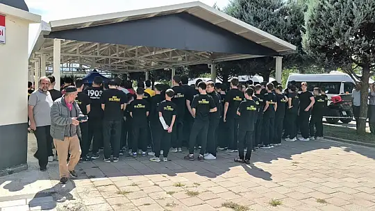 Evinde baygın bulunan çocuk son yolculuğuna uğurlandı