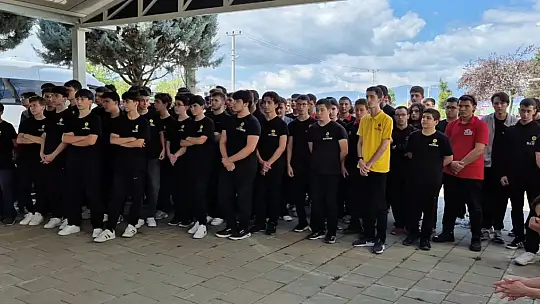 Evinde baygın bulunan çocuk son yolculuğuna uğurlandı