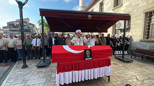 Evinde kalp krizi geçiren polis memuru son yolculuğuna uğurlandı