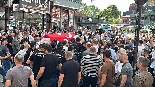 Evinde kalp krizi geçiren polis memuru son yolculuğuna uğurlandı