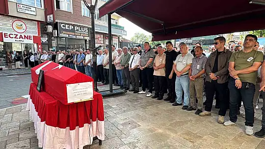 Evinde kalp krizi geçiren polis memuru son yolculuğuna uğurlandı