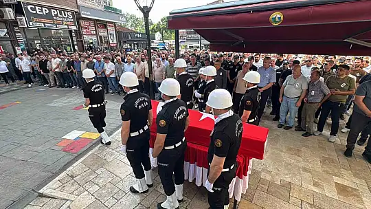 Evinde kalp krizi geçiren polis memuru son yolculuğuna uğurlandı