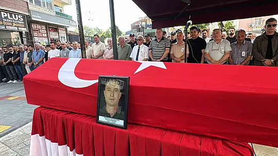 Evinde kalp krizi geçiren polis memuru son yolculuğuna uğurlandı