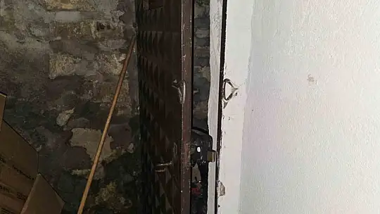 Evlere dadanan hırsızlar değerli eşya bulamayınca iş aletlerini çaldı
