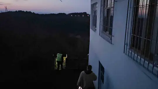 Evlere dadanan hırsızlar değerli eşya bulamayınca iş aletlerini çaldı