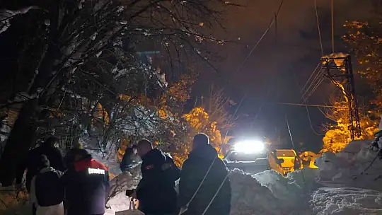 Evlerinde mahsur kalan engelli anne ve kızı ekiplerce kurtarıldı