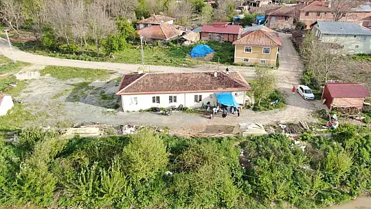 Evlerini yangında kaybeden aile iki yıldır köy okulunda yaşama tutunmaya çalışıyor