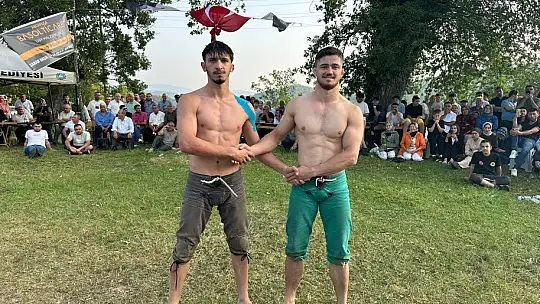 Sarıfasıl güreşleri nefes kesti