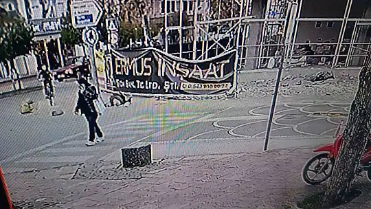 Fenalaşarak yere düşen yaşlı adam hastanede yaşam savaşı veriyor