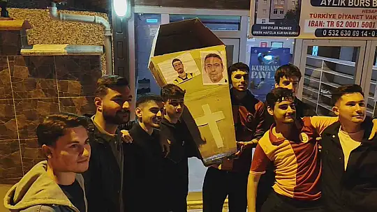 Fenerbahçe forması ile Galatasaray'ın şampiyonluğunu kutladılar