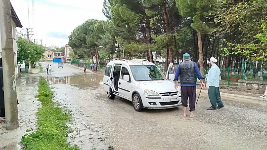 Fındık büyüklüğünde yağan dolu trafik kazasını beraberinde getirdi: 1 yaralı