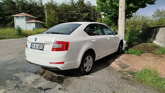 Fındık büyüklüğünde yağan dolu trafik kazasını beraberinde getirdi: 1 yaralı