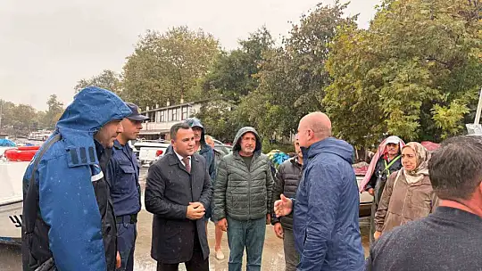 Fırtına sonrası balıkçı barınağında hasar incelemesi