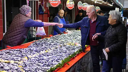 Fiyatı düşen hamsiye talep arttı: