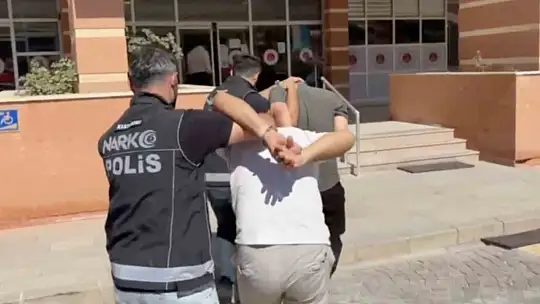 Fotoğraf makinesinin içinden uyuşturucu çıktı: 2 gözaltı