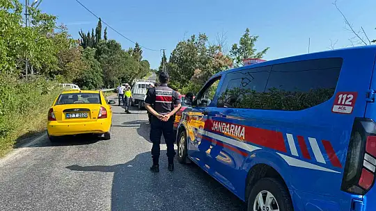 Freni boşalan kamyonet tarım aracına çarptı: 1 yaralı