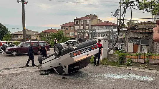 Freni boşalan Tofaş takla attı: 2 yaralı