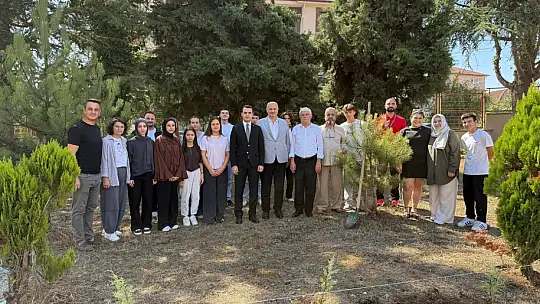 Geleceğe nefes olacak fidanlar toprakla buluştu