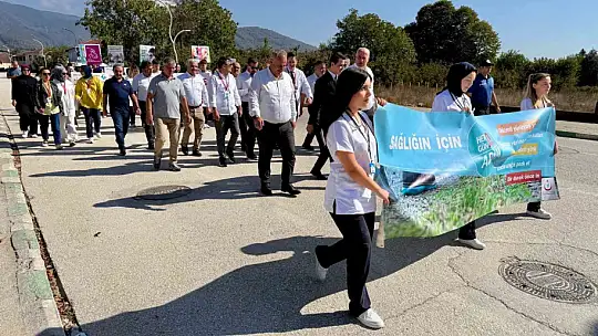 Geleceğin sağlıkçıları da yürüyüşe katıldı