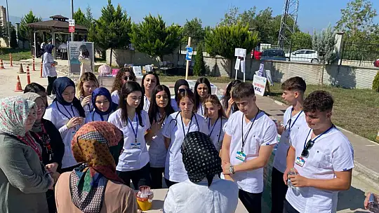 Geleceğin sağlıkçıları da yürüyüşe katıldı