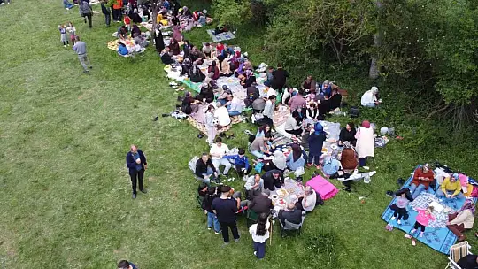 Geleneksel Hacet Bayramı için yarım ton et kavruldu