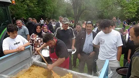 Geleneksel Hacet Bayramı için yarım ton et kavruldu