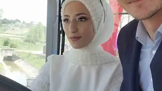 Çiftçi çiftin gelin arabası traktör oldu